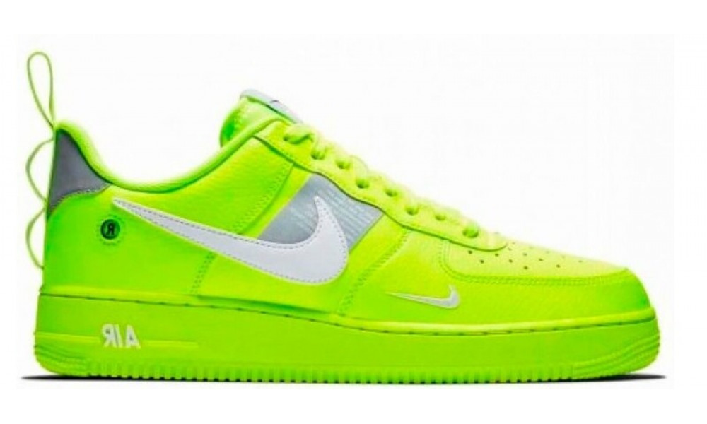 Nike Air Force 1 07 LV8 Utility Mid Volt